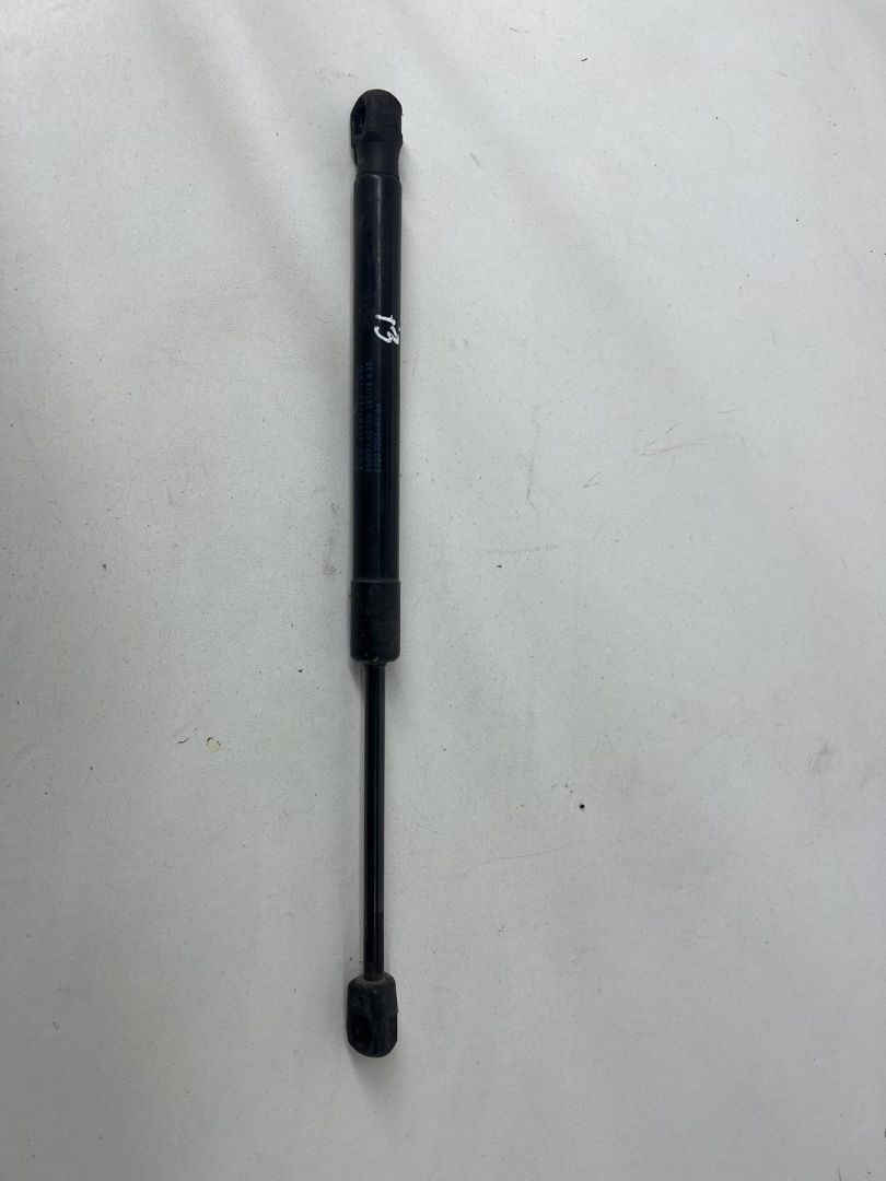 амортизатор капота BMW i3 L01 2016, правый руль, 51237299161 - фото №1