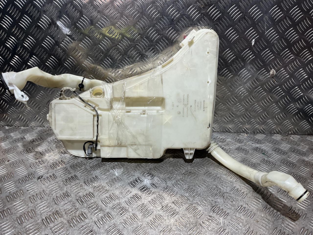 бачок омывателя BMW 2012, 2.0 л., N20 B20 A, бензин, АКПП, седан, 132640-11, 8050439-AI, 7269663-AI, 7269664-AI - фото №1