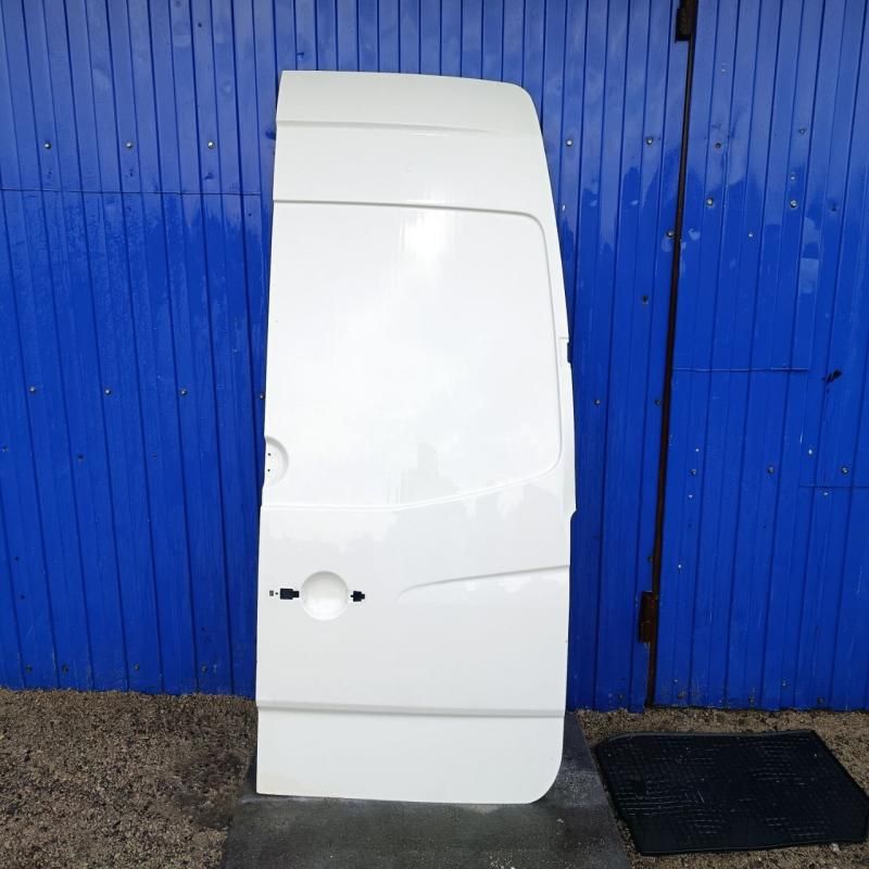 дверь задняя распашная правая Volkswagen Crafter 1 поколение 2008, 2.5 л., дизель, МКПП, микроавтобус - фото №1