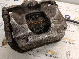 суппорт передний левый Infiniti QX30 1 поколение 2018, 2.0 л., бензин