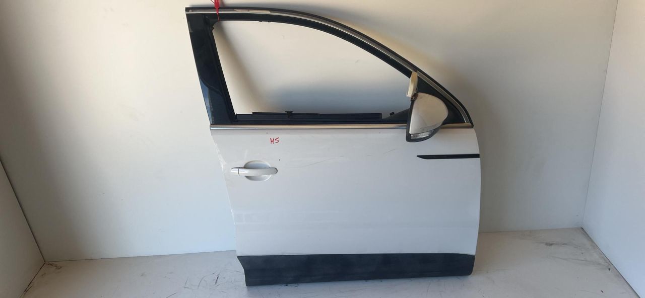 дверь передняя правая Volkswagen Tiguan 1 поколение 2008, 2.0 л., CAWA, бензин, АКПП, внедорожник 5 дв., полный привод, 5N0831056B - фото №1