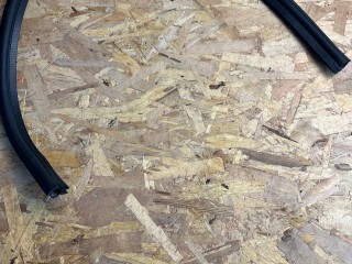 уплотнитель двери Alfa Romeo Stelvio 1 поколение 2018, 2.0 л., АКПП, серый, внедорожник 5 дв., полный привод