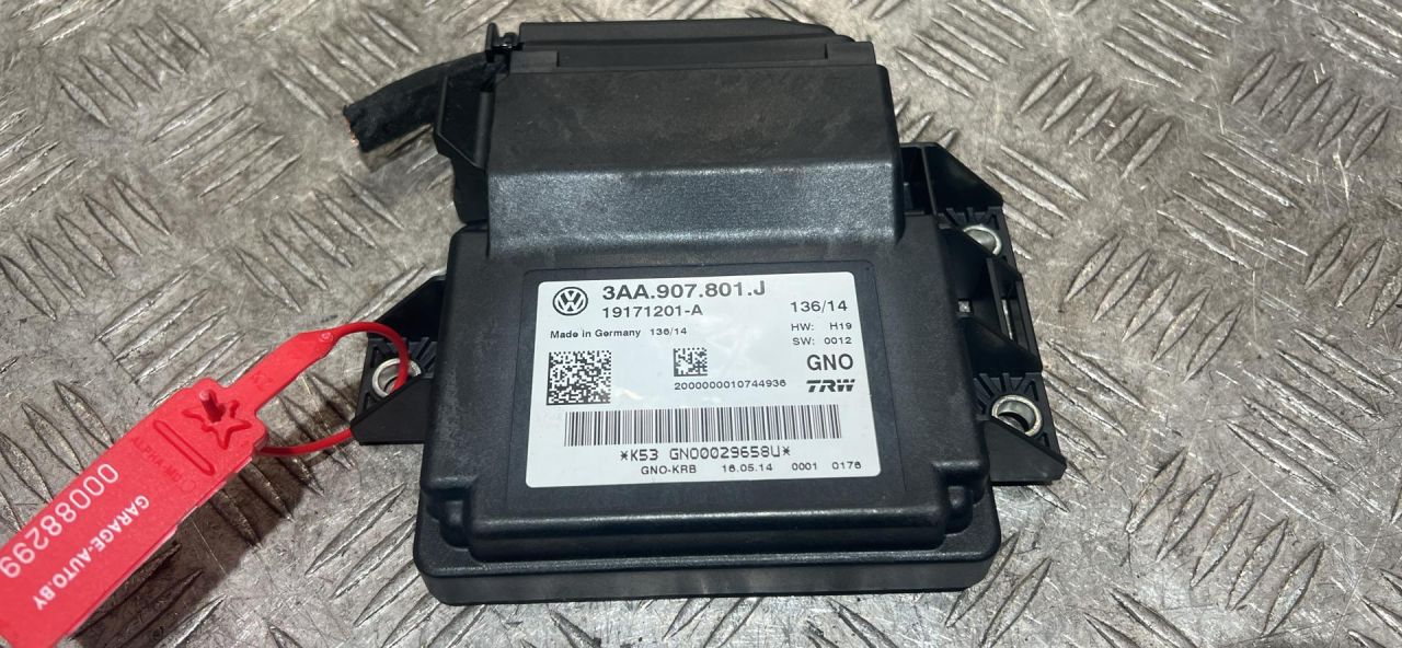 блок управления ручником Volkswagen Passat B7 2014, 1.4 л., CAXA, бензин, АКПП, седан, 3AA907801J - фото №1