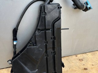 бачок омывателя Alfa Romeo Stelvio 1 поколение 2018, 2.0 л., АКПП, серый, внедорожник 5 дв., полный привод, 50556493, 51