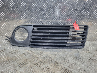 заглушка (решетка) в бампер Audi A6 4B/C5 1999, 2.4 л., APS, бензин, АКПП, седан, 4B0807681S