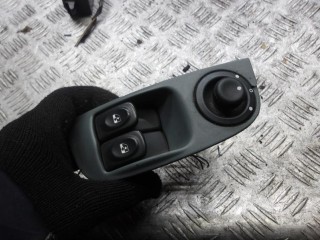 блок управления стеклоподъемниками Renault Megane 1 поколение 1999, 1.6 л., бензин, МКПП, хетчбэк 5 дв.