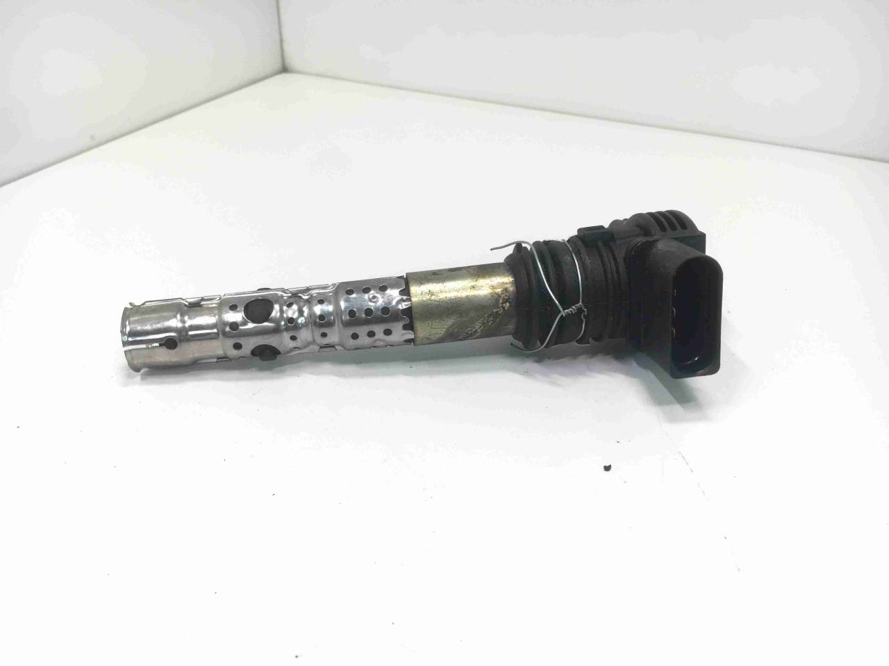 катушка зажигания Audi TT 8N 2002, 1.8 л., Ti, бензин, МКПП, купе, полный привод, 06B905115J - фото №1