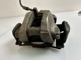 суппорт задний левый Mercedes-Benz CLS-Класс C218 [рестайлинг] 2016, 3.0 л., OM 642.852, дизель, АКПП, белый 799, седан, задний привод, правый руль, A2124230281