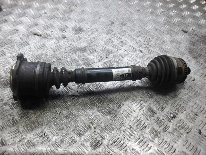 полуось передняя левая (приводной вал, ШРУС) Volkswagen Passat B5 1999, 1.8 л., бензин, АКПП - фото №1