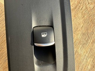 кнопка стеклоподъемника Alfa Romeo 2017, 2.0 л., бензин, АКПП, серый, полный привод, 01561092280