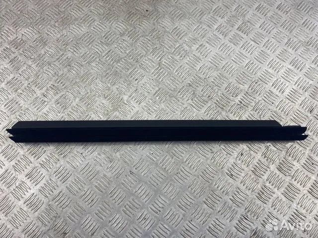 Уплотнитель стекла BMW X7 G07 (2018 - 2026), 51357484062 - фото №1
