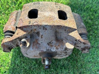 суппорт передний левый Infiniti QX60 L50 2014, 3.5 л., VQ35DE, бензин, АКПП, чёрный, внедорожник 5 дв., полный привод, 410113JA0A