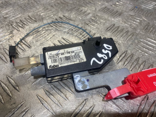 усилитель антенны Mercedes-Benz M-Класс W163 [рестайлинг] 2004, 2.7 л., OM 612.963, дизель, АКПП, внедорожник 5 дв., 1638200089