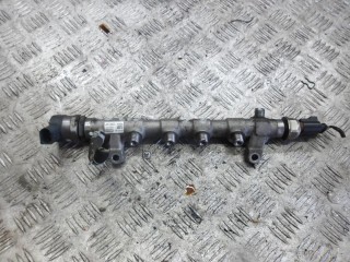 топливная рампа Volkswagen Passat B7 2014, 2.0 л., дизель, АКПП, универсал, 057130764AB