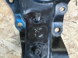 Кронштейн балки Lexus NX 1 поколение [рестайлинг] 2020, 2.5 л., гибрид, красный, полный привод, правый руль, 51598-48010