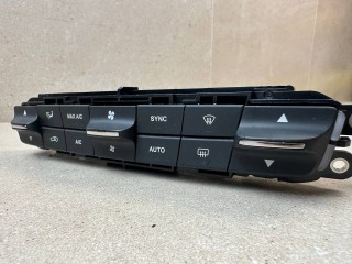 блок управления печки / климат-контроля Maserati Levante 1 поколение 2017, 3.0 л., бензин, АКПП, белый, внедорожник 5 дв., полный привод, 6700749200