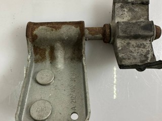 кронштейн глушителя Mercedes-Benz CLS-Класс C218 [рестайлинг] 2016, 3.0 л., OM 642.852, дизель, АКПП, белый 799, седан, задний привод, правый руль, A2124923741