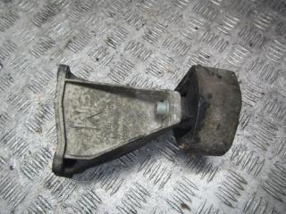 кронштейн КПП Volkswagen Passat B5 1999, 1.6 л., бензин, МКПП, универсал, 8D0399113AB