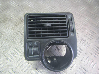 дефлектор обдува салона Volkswagen Golf 4 поколение 2001, 1.6 л., бензин, МКПП, хетчбэк 5 дв.