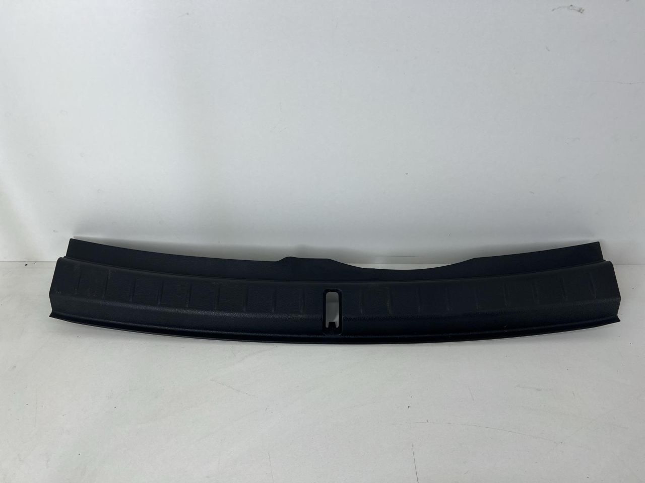 накладка внутренняя на заднюю панель кузова BMW 2 серия Active Tourer F45 2014, 1.5 л., B38 A15 A, бензин, АКПП, black sapphire metallic (475), хетчбэк 5 дв., правый руль, 51477298592 - фото №1