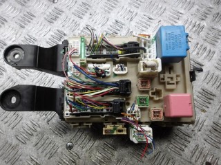 блок предохранителей Toyota Avensis 3 поколение (T270) [рестайлинг] 2012, 2.2 л., дизель, МКПП, универсал, 391413A10, 8273005D20