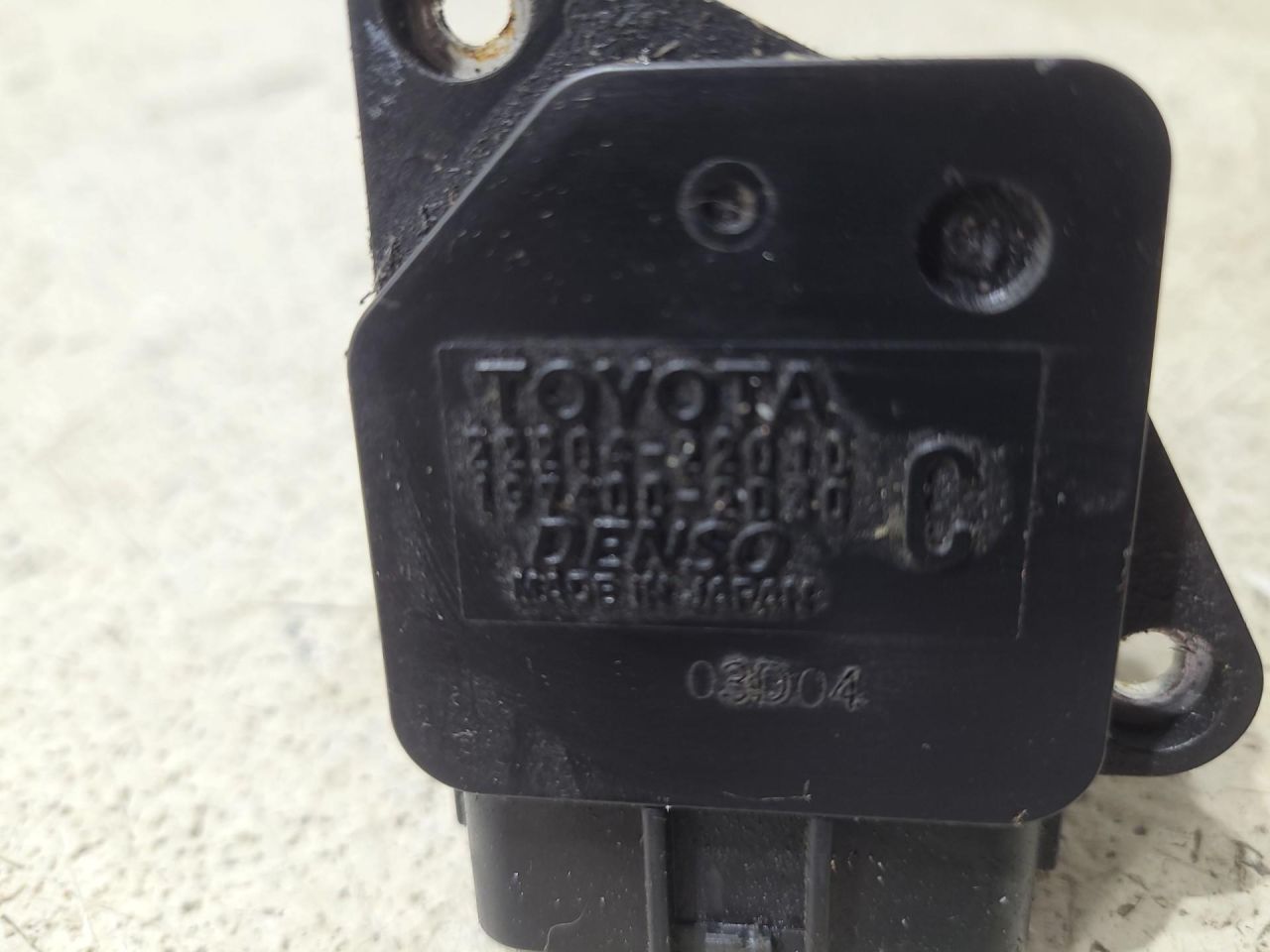 расходомер воздуха Toyota RAV4 2 поколение (XA20) 2002, 2.0 л., бензин, синий, внедорожник 5 дв., 2220422010 - фото №1