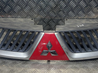 решетка радиатора Mitsubishi Outlander 2 поколение 2007, 2.0 л., BSY, дизель, МКПП, внедорожник 5 дв.