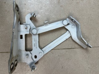 петля капота правая Mercedes-Benz GLK-Класс X204 [рестайлинг] 2014, 2.2 л., дизель, АКПП, белый, внедорожник 5 дв., полный привод, A2048800428