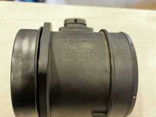 расходомер воздуха Land Rover Range Rover Sport 2 поколение [рестайлинг] 2020, 3.0 л., 306DT, дизель, АКПП, rhodium silver (1ac), внедорожник 5 дв., полный привод, правый руль, LR071914