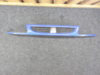 решетка радиатора SEAT Ibiza 2 поколение 1997, 1.4 л., бензин, МКПП, хетчбэк 5 дв., 6K0854643