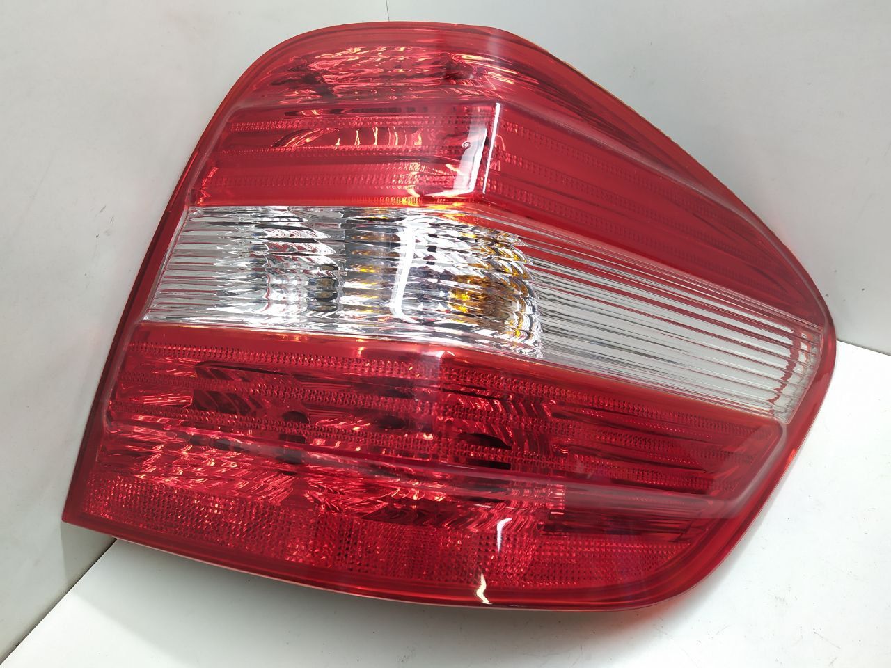 фонарь задний правый Mercedes-Benz M-Класс W164 2005, 3.0 л., CDi, дизель, АКПП, внедорожник 5 дв., полный привод - фото №1