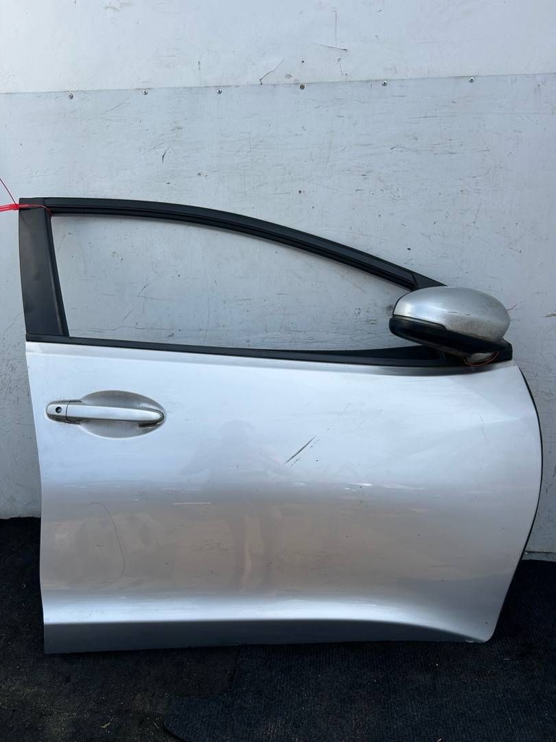 дверь передняя правая Honda Civic 9 поколение 2013, 1.8 л., R18Z4, бензин, 6МКПП, хетчбэк 5 дв. - фото №1