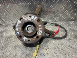 ступица передняя правая Renault Scenic 1 поколение [рестайлинг] 2002, 1.6 л., бензин, 5МКПП, минивэн