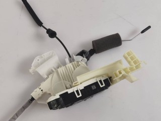 замок двери передней левой Mercedes-Benz CLS-Класс C218 [рестайлинг] 2016, 3.0 л., OM 642.852, дизель, АКПП, белый 799, седан, задний привод, правый руль, A2047203735