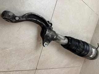 амортизатор передний правый Maserati Levante 1 поколение 2017, 3.0 л., бензин, АКПП, белый, внедорожник 5 дв., полный привод, 0670374360