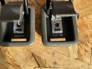 крючок крепежный Infiniti EX 1 поколение 2010, 3.7 л., бензин, АКПП, серый, внедорожник 5 дв., полный привод, 749321BN0B