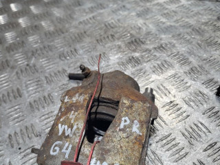 суппорт передний правый Volkswagen Golf 4 поколение 2001, 1.9 л., дизель, 5МКПП, хетчбэк 5 дв.