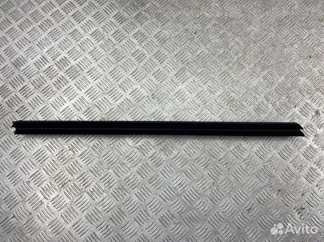 Уплотнитель стекла BMW X7 G07 (2018 - 2026), 51337428676 - фото №1
