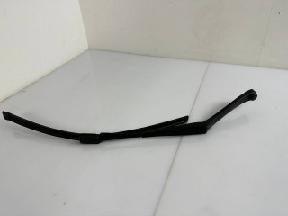 щеткодержатель (поводок стеклоочистителя, дворник) Mercedes-Benz CLS-Класс C218 [рестайлинг] 2016, 3.0 л., OM 642.852, дизель, АКПП, белый 799, седан, задний привод, правый руль, A2188200944