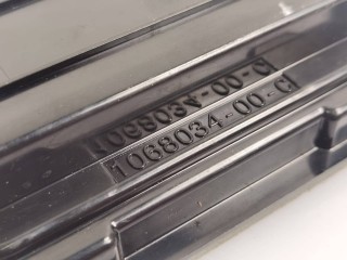 Крышка вентиляционного клапана Tesla Model X 1 поколение 2018, L1S, АКПП, хетчбэк 5 дв., полный привод, 1068034-00-C