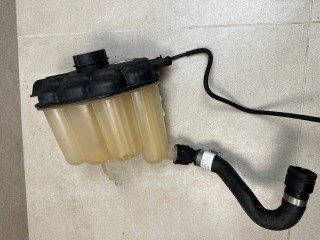 бачок расширительный Land Rover Range Rover Evoque L551 2020, 2.0 л., бензин, АКПП, белый, внедорожник 5 дв., полный привод, правый руль, K8D28K218AB