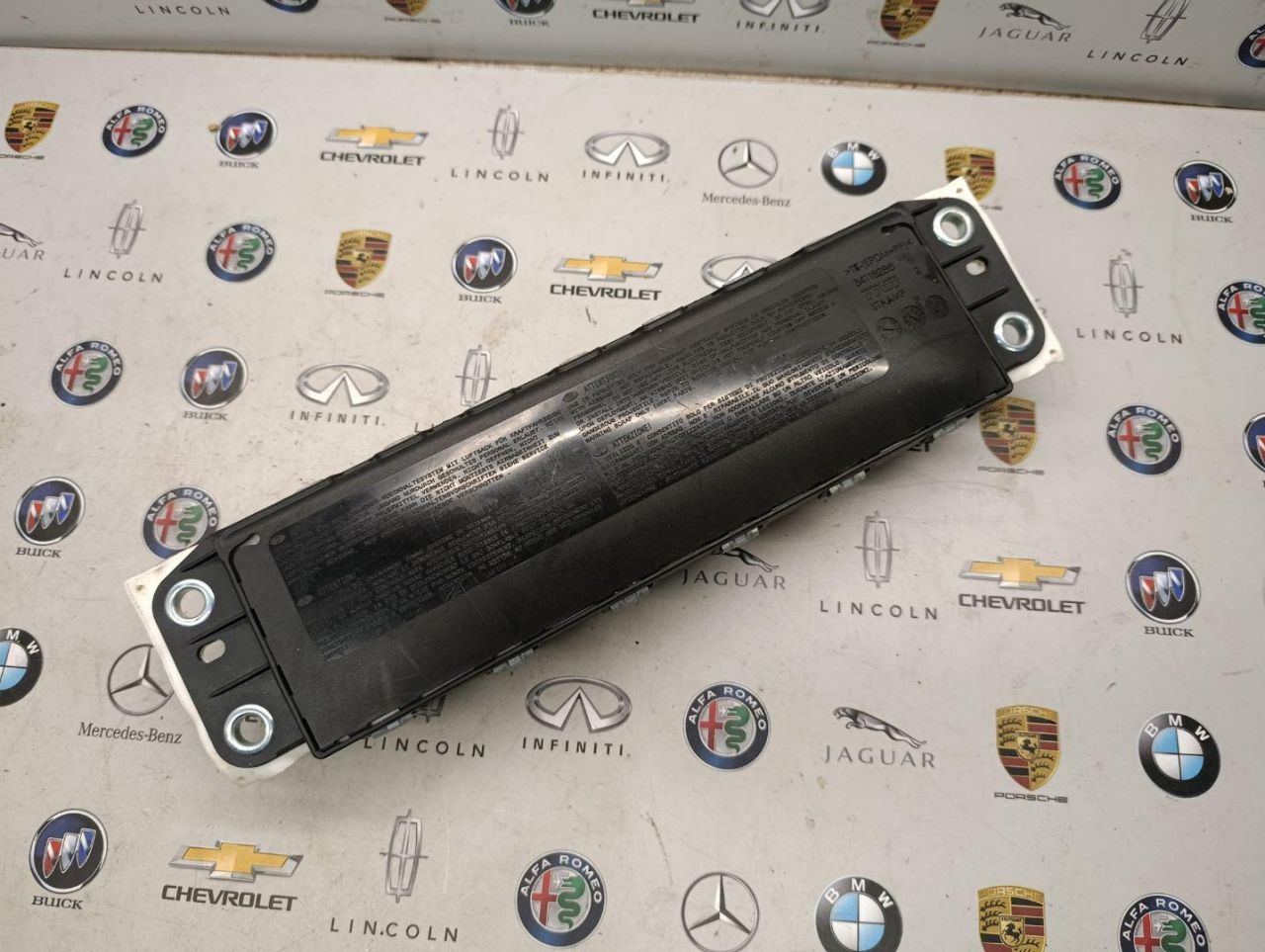 подушка безопасности коленная Alfa Romeo Giulia 2 поколение 2017, 2.0 л., бензин, полный привод, 50543995, 505439950 - фото №1