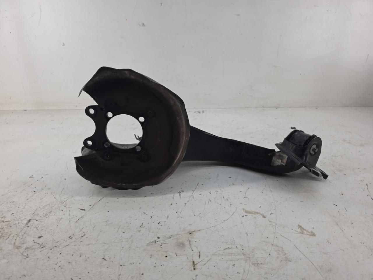 кулак задний правый BMW 2 серия Active Tourer F45 2015, 2.0 л., B48 A20 A, 6851580, 33326851580 - фото №1