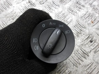 переключатель света Volkswagen Golf 5 поколение 2008, 1.4 л., дизель, АКПП, универсал, 1K0941431AS