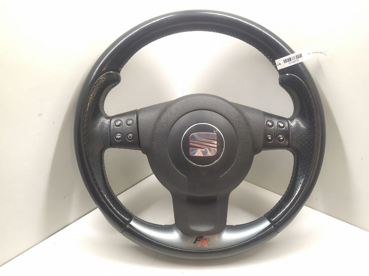 руль SEAT Leon 2 поколение 2007, 6L0419091AB, 6L0419091AF, 1P0419091A, 1P0419091B, CV300910XX, CA300841XX - фото №1