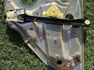 стеклоподъемник задний левый Mercedes-Benz GLK-Класс X204 [рестайлинг] 2014, 2.2 л., дизель, АКПП, белый, внедорожник 5 дв., полный привод, A2047301179