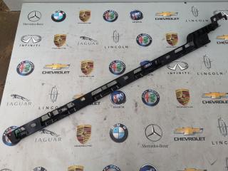 Кронштейн накладки на порог Porsche Macan 1 поколение [рестайлинг] 2021, 2.0 л., бензин, АКПП, полный привод, правый руль, 95B853558C