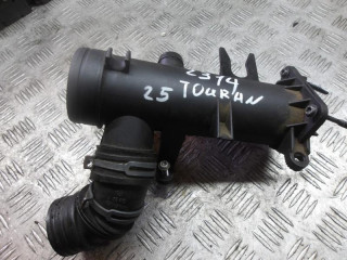 патрубок воздушного фильтра Volkswagen Touran 1 поколение [2-й рестайлинг] 2011, 1.4 л., бензин, МКПП, минивэн, 03C129617D