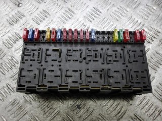 блок предохранителей Volkswagen Passat B3 1991, 357937039