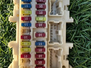 блок предохранителей Infiniti EX 1 поколение 2010, 3.7 л., бензин, АКПП, серый, внедорожник 5 дв., полный привод, 252307990A